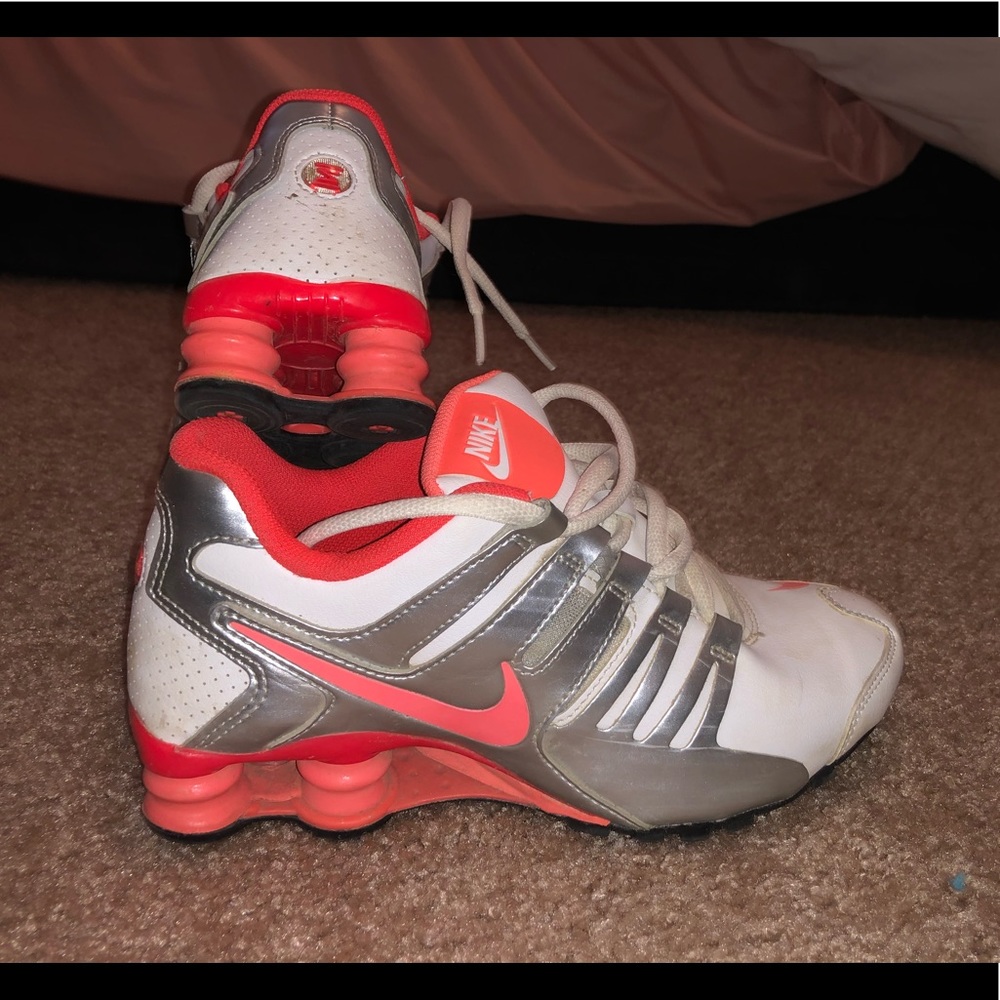 Women’s Nike shox